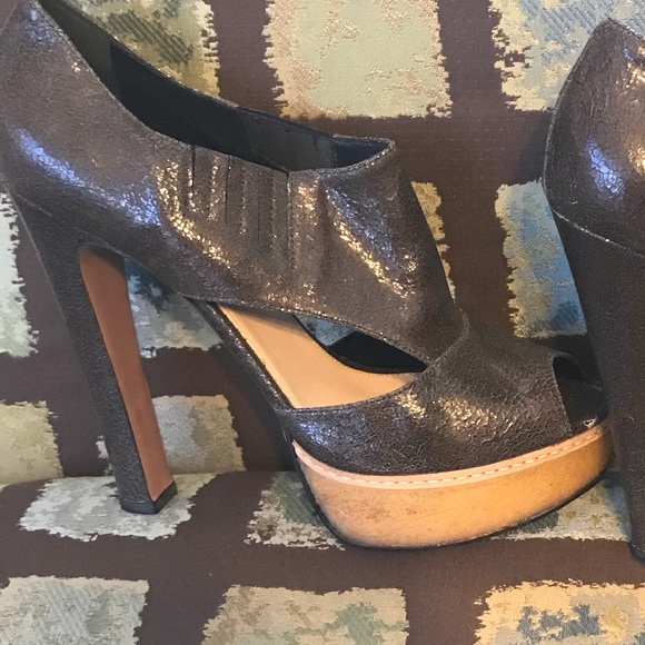 Prada!!!! - Picture 3 of 5